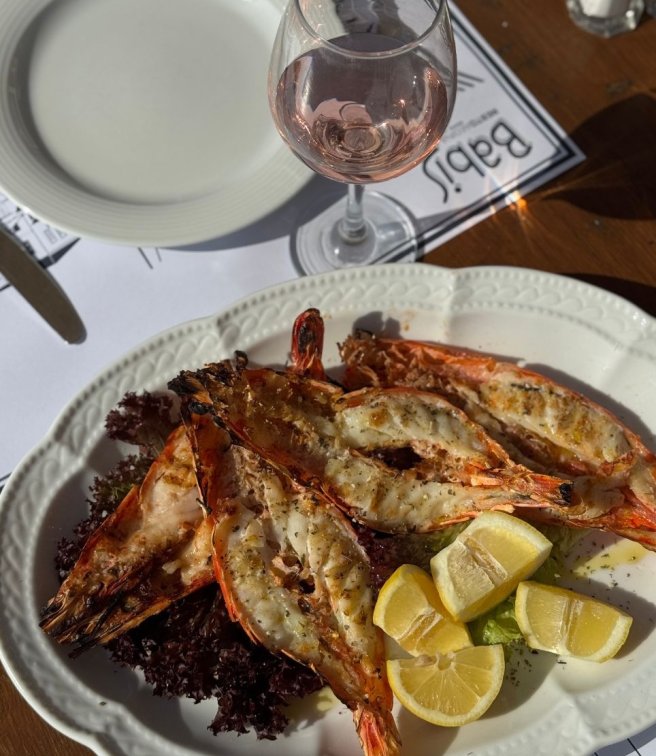 The restaurant that became synonymous with seafood on Aegina