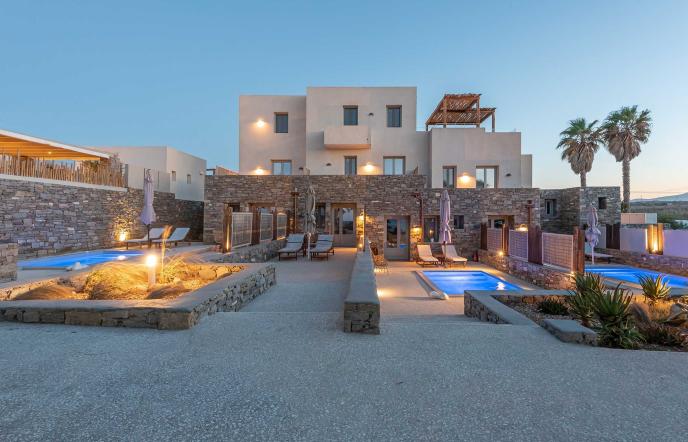 Paros Comfy Suites: Ζήστε τη μαγεία της Πάρου