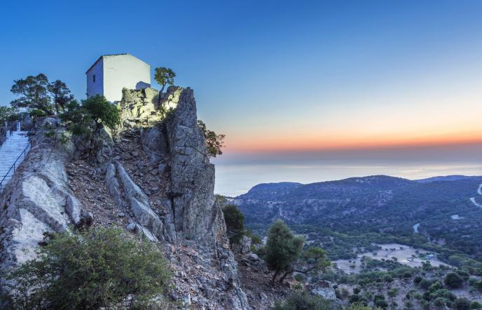 Το καταπράσινο, παρθένο νησί του Αιγαίου που μάγεψε το CNN