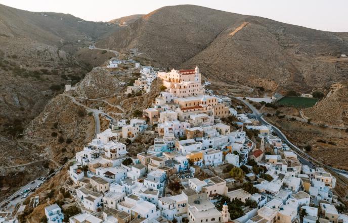 Άνω Σύρος: Ένας μεσαιωνικός οικισμός στην καρδιά των Κυκλάδων