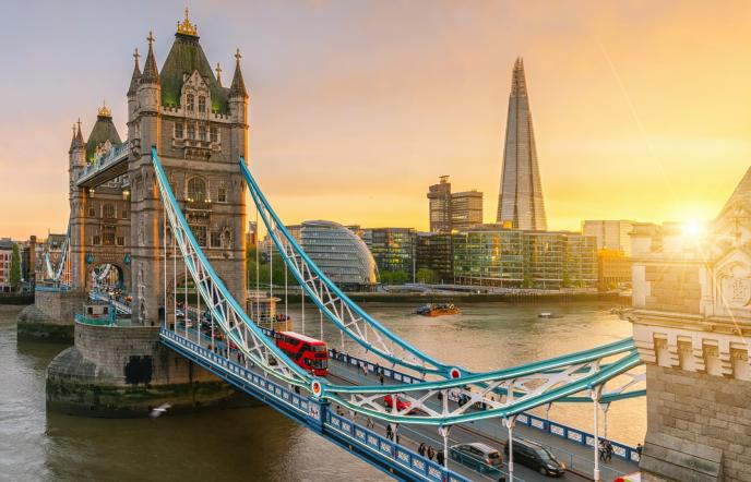 Γιατί το Λονδίνο έχει γεμίσει με φαντασμαγορικά ξενοδοχεία που αξίζουν δισεκατομμύρια