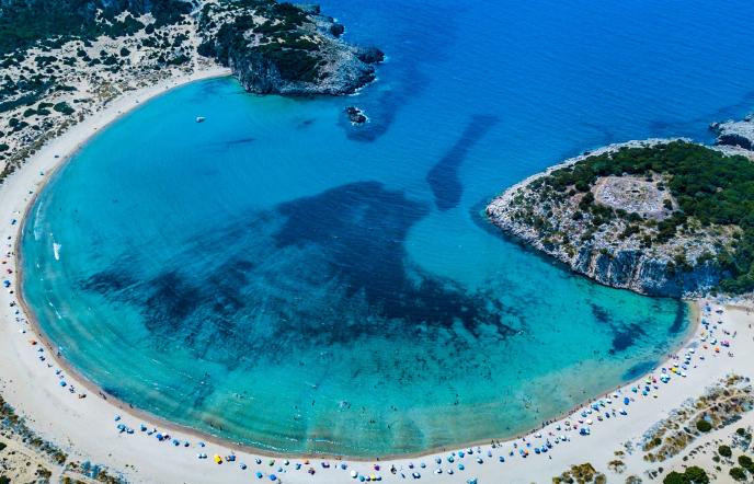 Αυτές είναι οι ωραιότερες παραλίες της Ελλάδας σύμφωνα με τη γαλλική Vogue