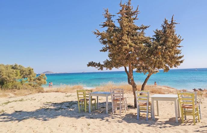 Τα Τρία Αδέρφια: Σταθερή αξία για σπιτικό φαγητό στην Πλάκα Νάξου