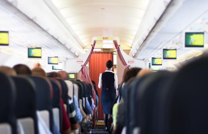 12 βασικοί κανόνες συμπεριφοράς επιβατών στο αεροπλάνο, σύμφωνα με μια έμπειρη αεροσυνοδό