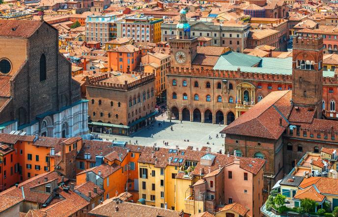 Μπολόνια: H «υποτιμημένη» πόλη της Ιταλίας που αξίζει να ανακαλύψετε