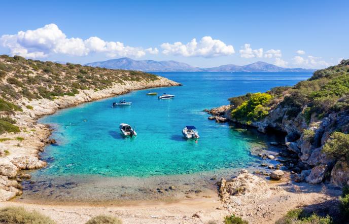 Το άγνωστο νησί με την υπέροχη παραλία δίπλα στην Αττική
