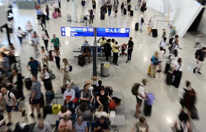 Πού θα πάνε διακοπές οι Έλληνες: Ρεκόρ κρατήσεων για το εξωτερικό - Ποιους προορισμούς επιλέγουν στην Ελλάδα