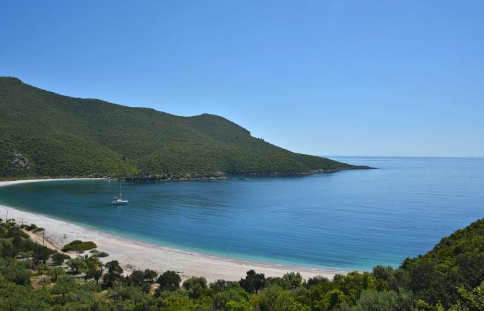 Φωκιανός: Η απομονωμένη και παραδεισένια παραλία της Πελοποννήσου που θα λατρέψετε