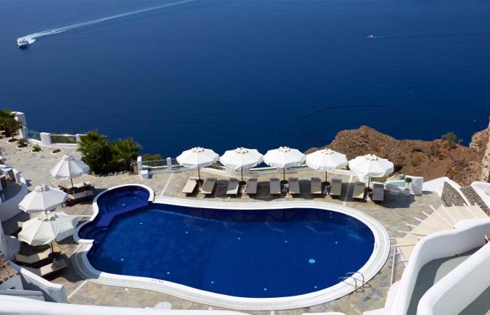 Volcano View Hotel: Μαγευτικές διακοπές στη Σαντορίνη με θέα την καλντέρα