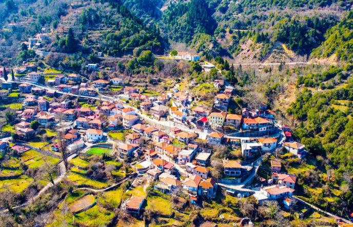 Δομιανοί: Απόδραση σε ένα από τα πιο όμορφα χωριά της Ευρυτανίας