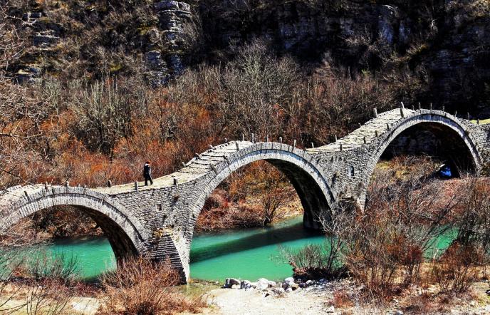 Ζαγοροχώρια: Μια βόλτα στα πιο εντυπωσιακά γεφύρια