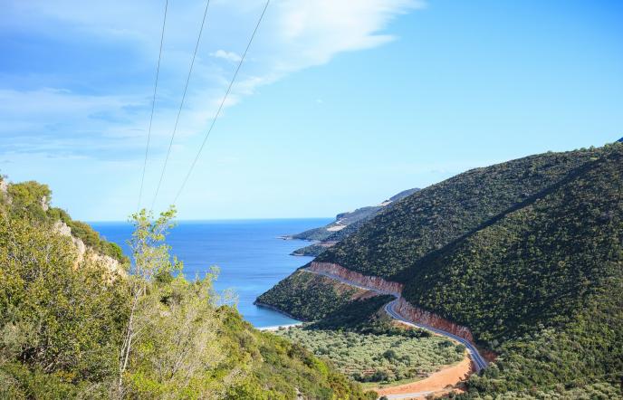 O δρόμος που συνδυάζει όλες τις ομορφιές του ελληνικού τοπίου