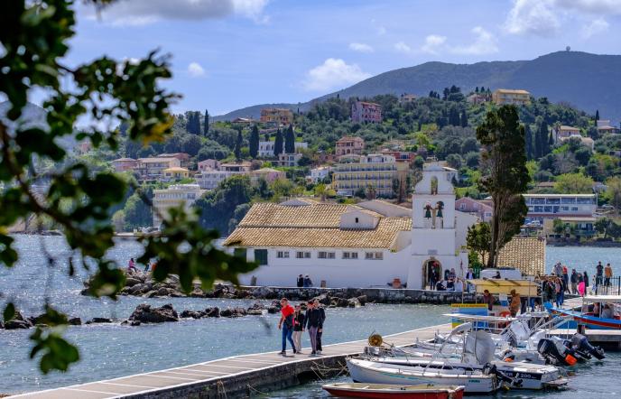 Κέρκυρα: Το φαντασμαγορικό Πάσχα και οι καλύτερες ανοιξιάτικες βόλτες