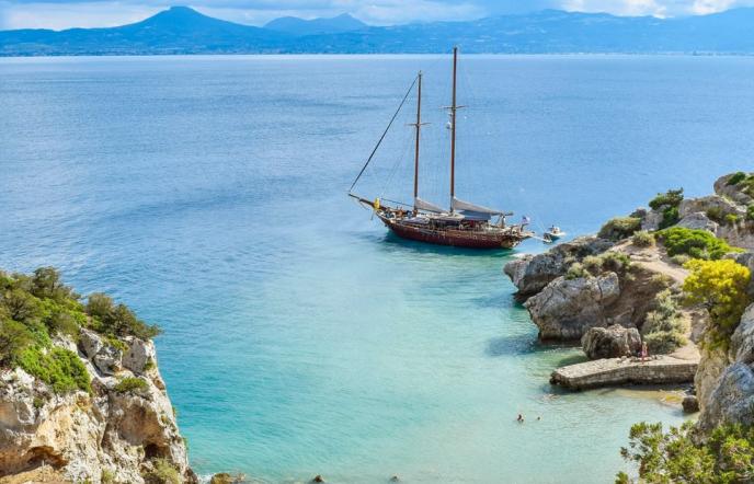 Λουτράκι: Μια απόδραση που τα έχει όλα