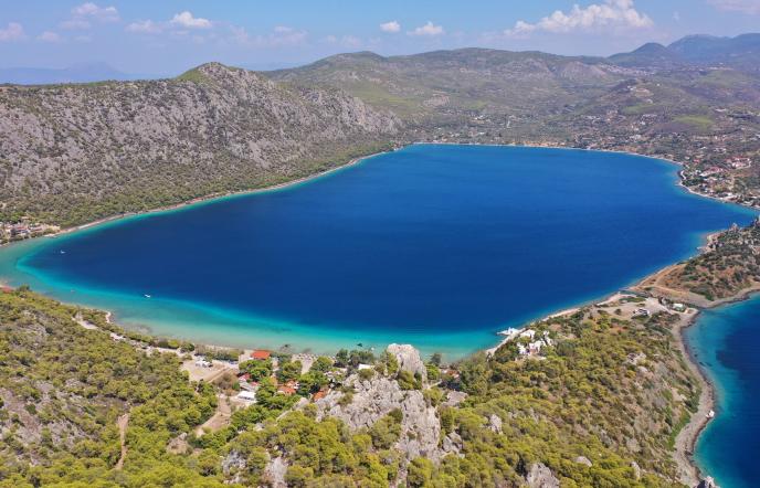 Λίμνη Βουλιαγμένη: Ο γαλάζιος παράδεισος δίπλα στο Λουτράκι