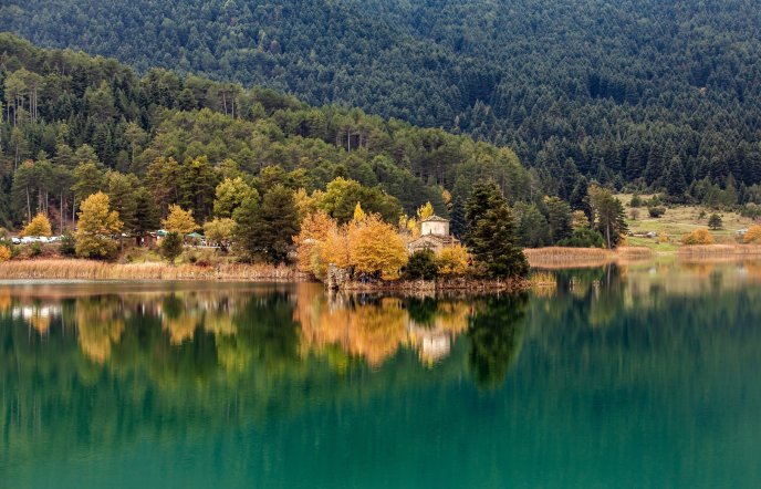 Λίμνη Δόξα: Απόδραση στην «Κορινθιακή Ελβετία»