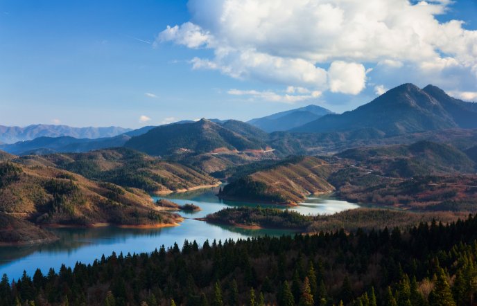 Road trip στη Λίμνη Πλαστήρα: Οι στάσεις που αξίζει να κάνετε