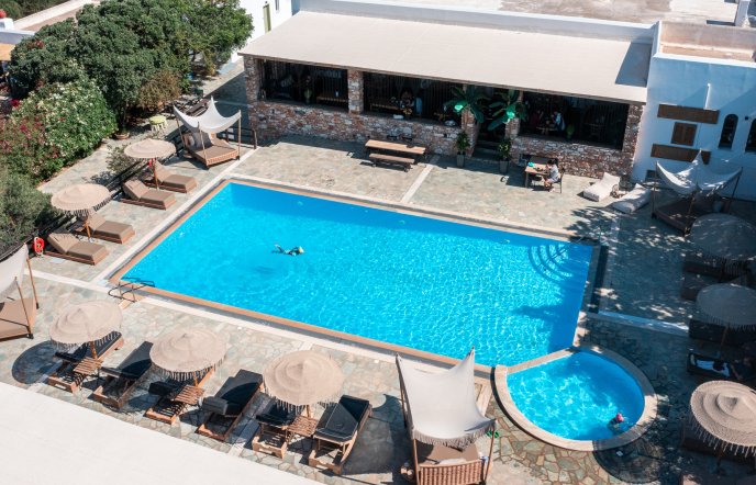 Parosland Hotel: Ήρεμη διαμονή στο αυθεντικό ψαροχώρι της Πάρου 