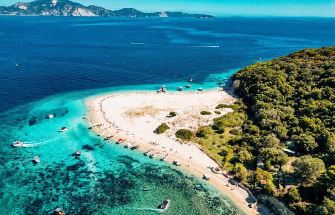 Lonely Planet: Τα 10 κορυφαία μέρη για να ταξιδέψετε στα 20 - Η Ελλάδα μέσα στη λίστα