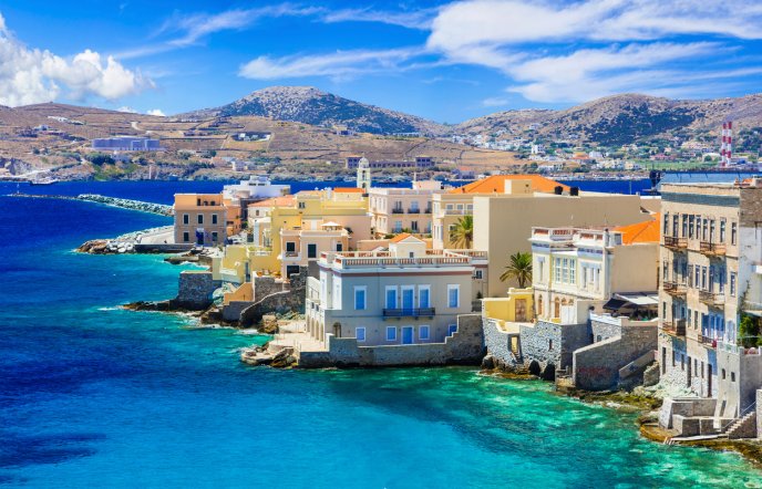 Το ελληνικό νησί που είναι η «επιτομή της κομψότητας» για τους Γάλλους ταξιδιώτες