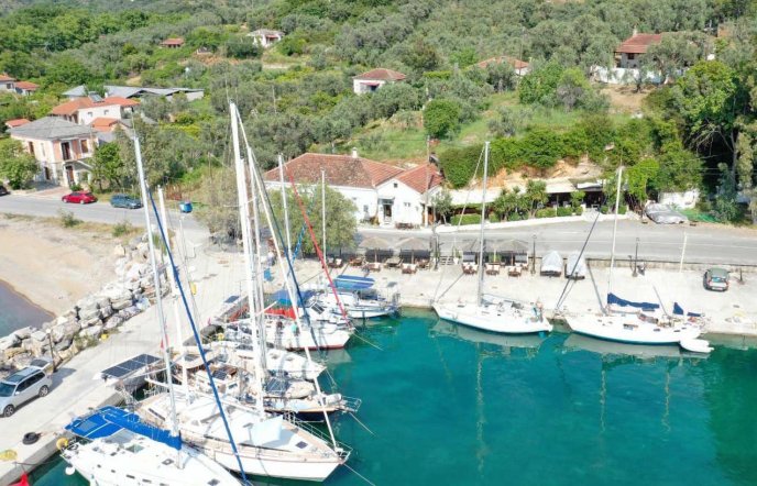 Εν Πλω: Μια γαστρονομική εμπειρία στη Μηλίνα με υπέροχη θέα