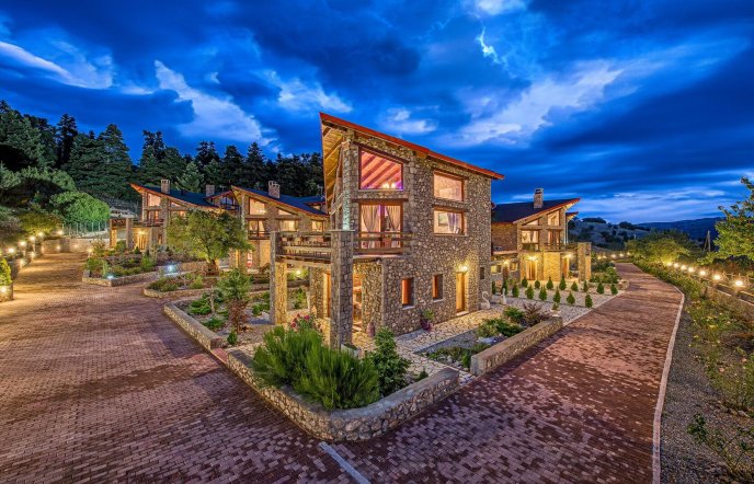 ViP Chalet: Πολυτελής διαμονή στους πρόποδες του Παρνασσού