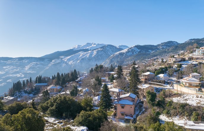 5 ελατοσκέπαστα χωριά κοντά στην Αθήνα για χριστουγεννιάτικες αποδράσεις