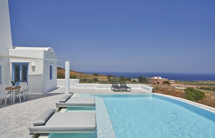 Villa Rodakes: Εμπειρία κυκλαδίτικης πολυτέλειας στη Σαντορίνη