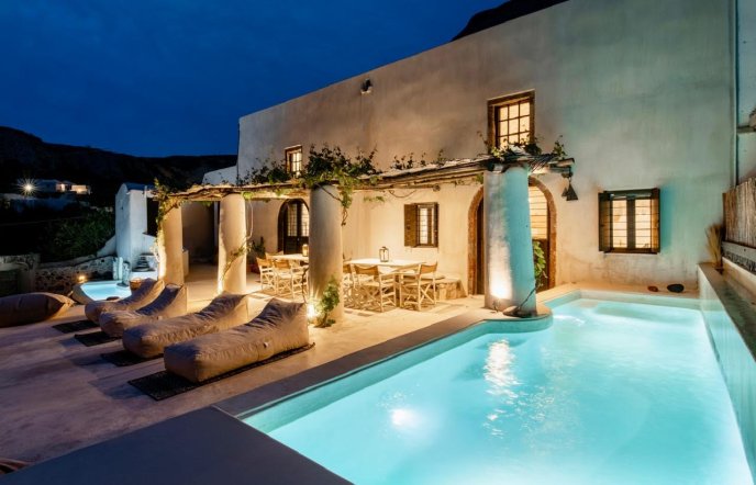 Canava Villas: Μοναδική εμπειρία διαμονής σε ένα παλιό οινοποιείο της Σαντορίνης