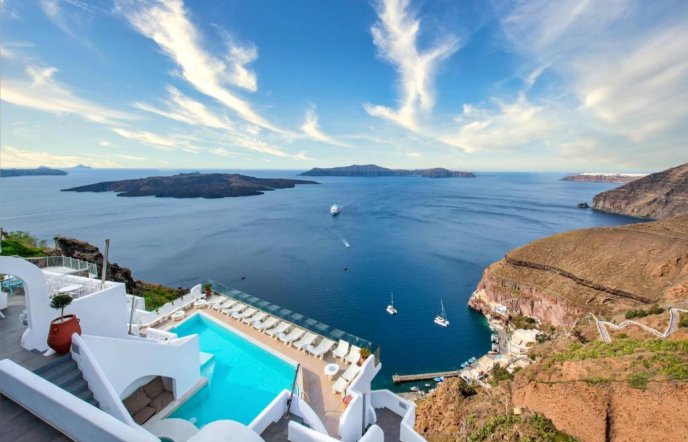 Athina Luxury Suites: Ζήστε την πολυτέλεια στη Σαντορίνη