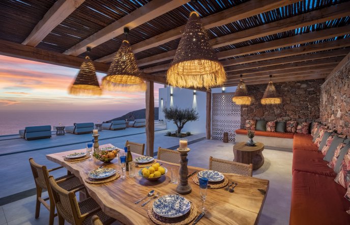 Cavo Fregada Syros: Χαλάρωση και ηρεμία με απαράμιλλη θέα στη θάλασσα