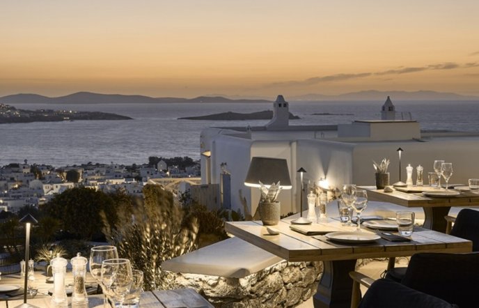 Karavaki: Μια γαστρονομική εμπειρία με θέα το ηλιοβασίλεμα της Μυκόνου