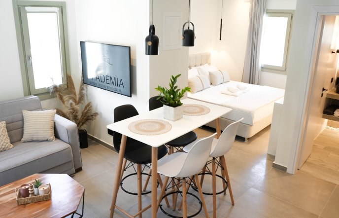 Apademia: Απολαύστε την πραγματική φιλοξενία στη Σκύρο