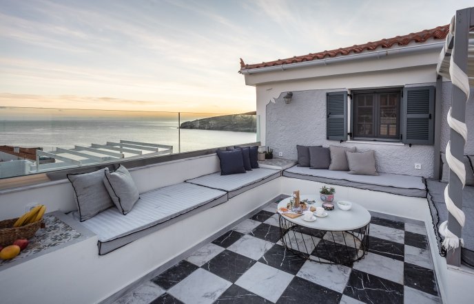 Camara Suites: Διαμονή σε ένα ιστορικό αρχοντικό της Άνδρου με θέα στη θάλασσα