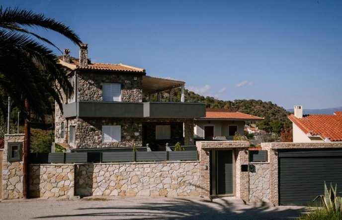 Petrino Villa Sxinos: Serene getaway in Corinthia with panoramic sea and mountain views
