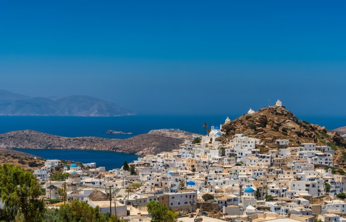 Ίος: Διακοπές στο νησί με τις παραδεισένιες παραλίες