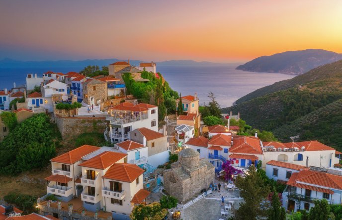 Οι 10 ανερχόμενοι ταξιδιωτικοί προορισμοί του 2027 - Ανάμεσά τους κι ένα ήσυχο ελληνικό νησί