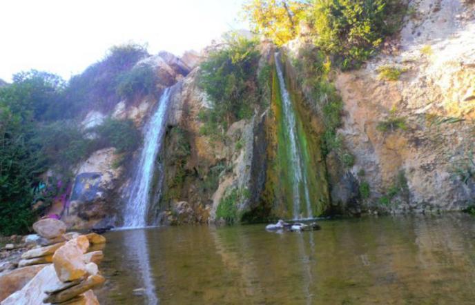Ένας μαγευτικός καταρράκτης 40 λεπτά απ' το κέντρο της Αθήνας