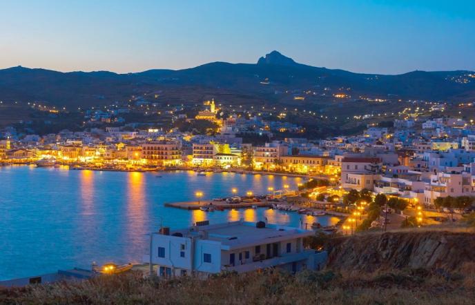 Επιτέλους παραδεχτείτε το: κάτι τρέχει με την Τήνο φέτος