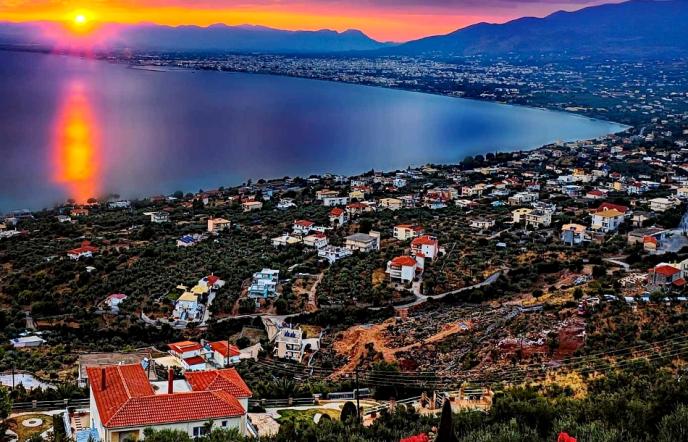 Από τη Μύκονο στην... Καλαμάτα! Αυτοί είναι οι δημοφιλέστεροι προορισμοί διακοπών του Σεπτεμβρίου