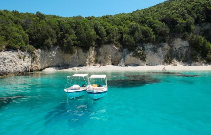 Η παραλία με τα πιο τιρκουάζ χρώματα στην Ελλάδα που θυμίζει Καραϊβική (pics)