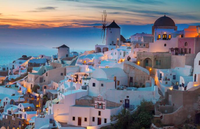 Οι τουρίστες κατατάσσουν τη Σαντορίνη στα 10 καλύτερα νησιά για το 2017 (pics)