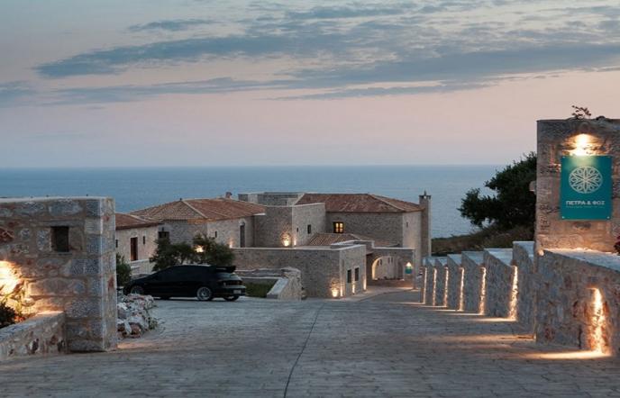 Τέσσερα αστέρια στο Πέτρα & Φως Boutique Hotel & Spa