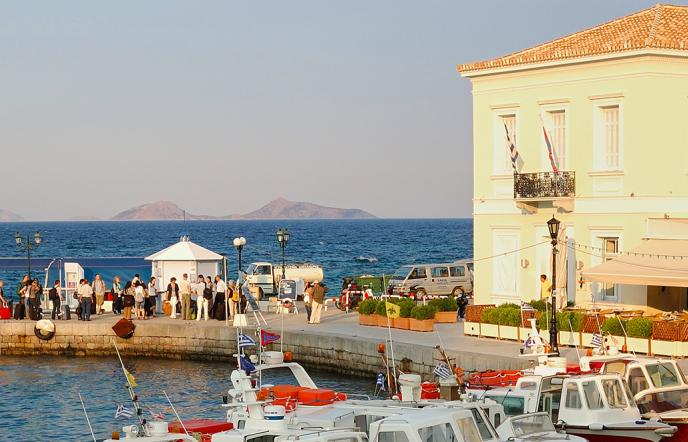 Σπέτσες: Κοσμοπολίτικες και πάντα όμορφες