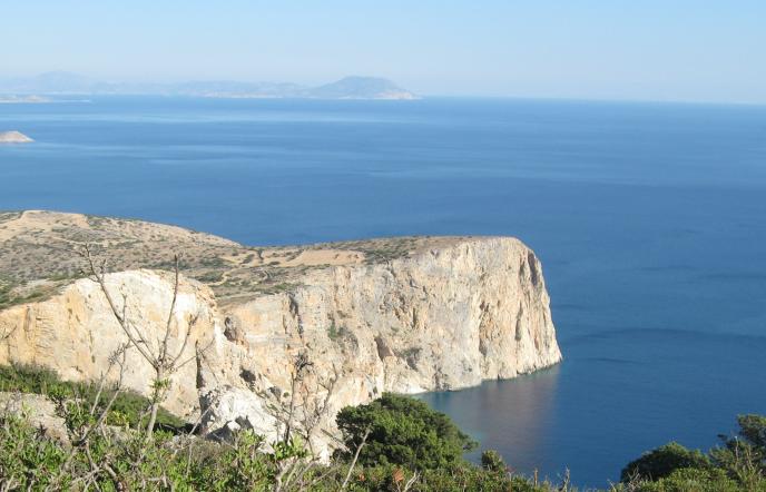 Ηρακλειά: Νησί για χαλάρωση, με χρυσές παραλίες