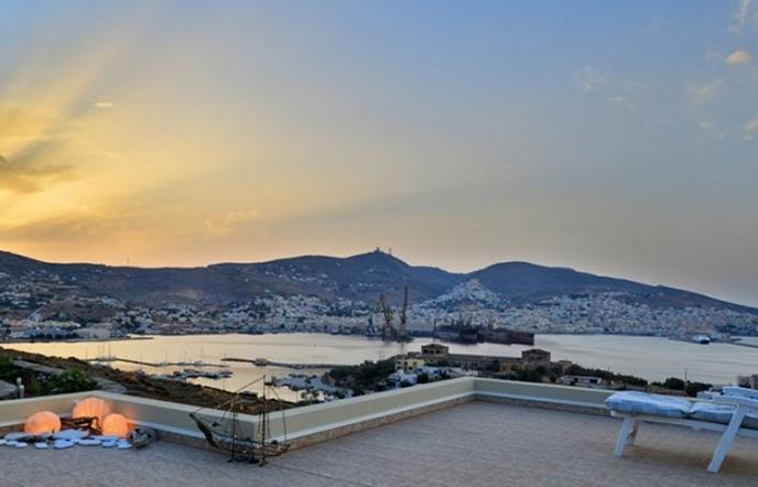 Villa Marenosta: Αυθεντική φιλοξενία με μοναδική θέα στην Ερμούπολη