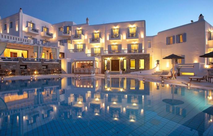 Grand Beach Hotel: Ένα πολυτελές καταφύγιο στην καρδιά της Μυκόνου