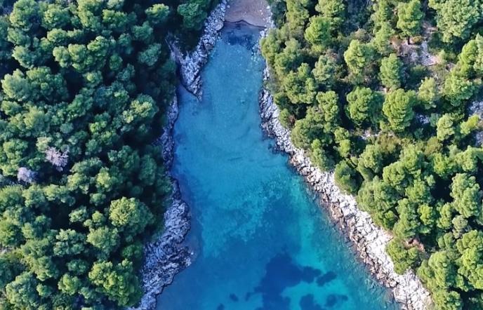 Η κρυφή παραλία της Εύβοιας που αξίζει να ανακαλύψεις (vid)