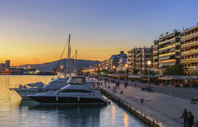 Guardian: Μια ελληνική πόλη στις 6 πιο όμορφες παραθαλάσσιες της Ευρώπης