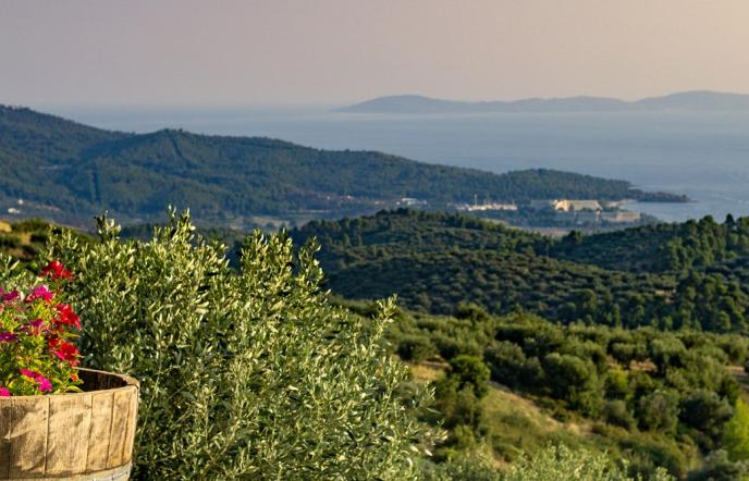 4 γραφικά χωριά που συνδυάζουν βουνό και θάλασσα